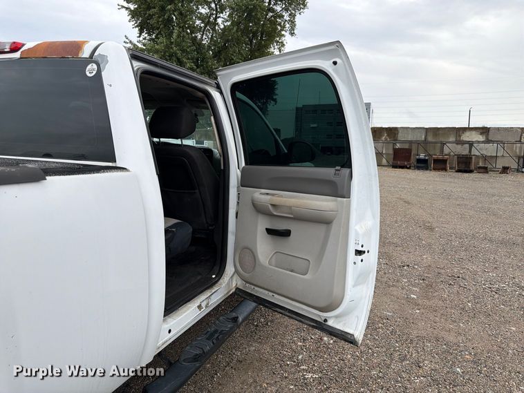 image for item FP3081 2013 Chevrolet Silverado 2500 Crew Cab pickup truck