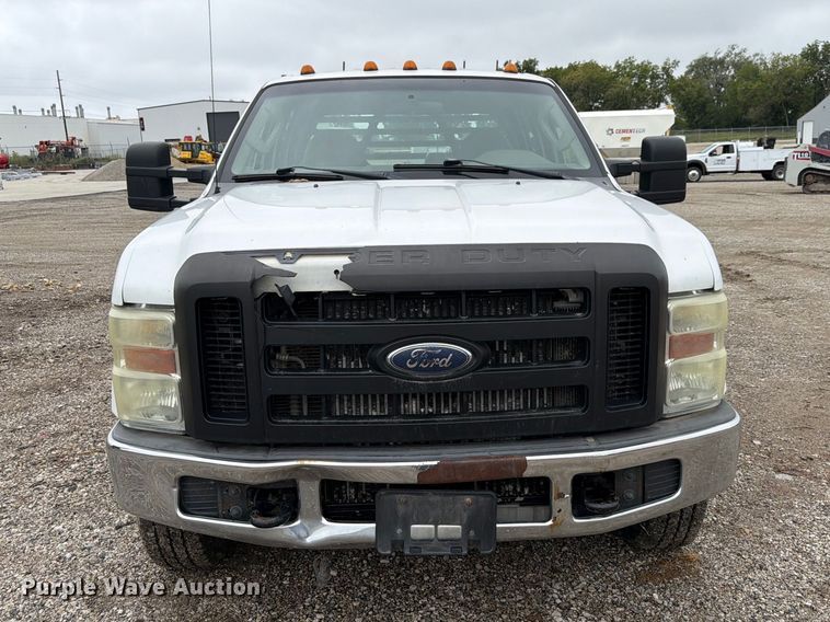 image for item FP3086 2008 Ford F350 Super Duty Crew Cab flatbed pickup truck