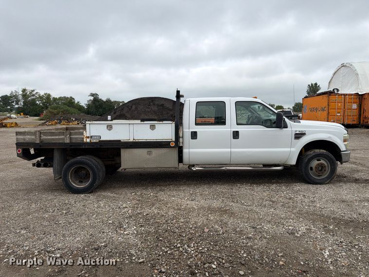 image for item FP3086 2008 Ford F350 Super Duty Crew Cab flatbed pickup truck