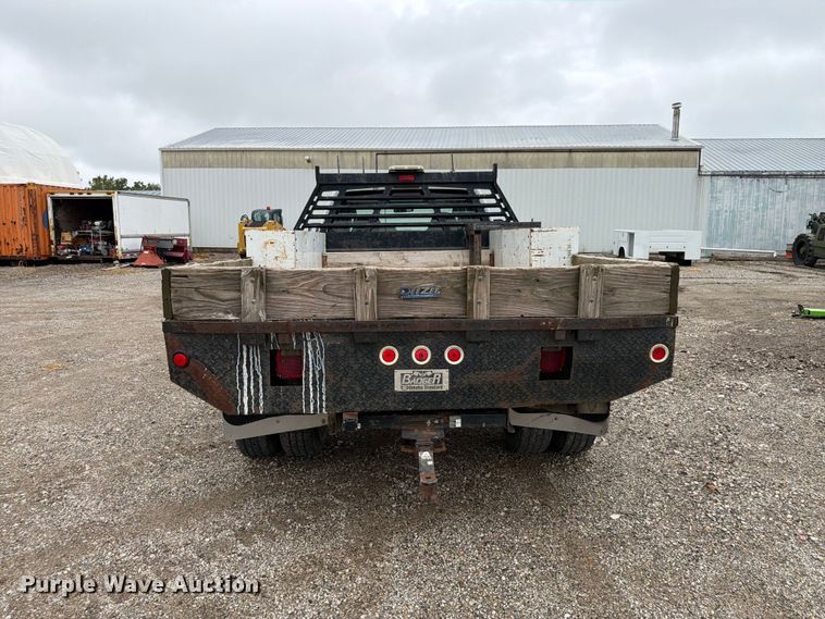 image for item FP3086 2008 Ford F350 Super Duty Crew Cab flatbed pickup truck