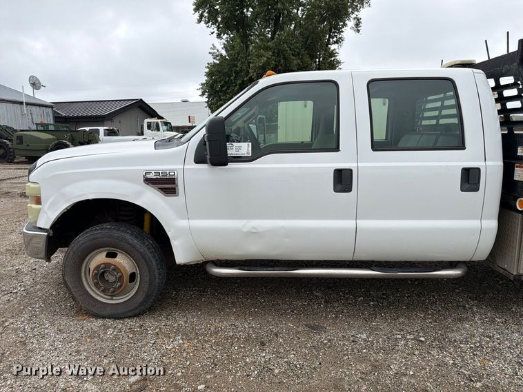 image for item FP3086 2008 Ford F350 Super Duty Crew Cab flatbed pickup truck