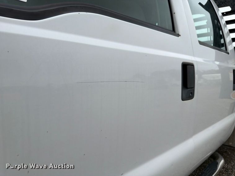 image for item FP3086 2008 Ford F350 Super Duty Crew Cab flatbed pickup truck