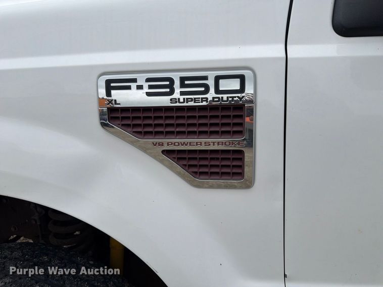 image for item FP3086 2008 Ford F350 Super Duty Crew Cab flatbed pickup truck