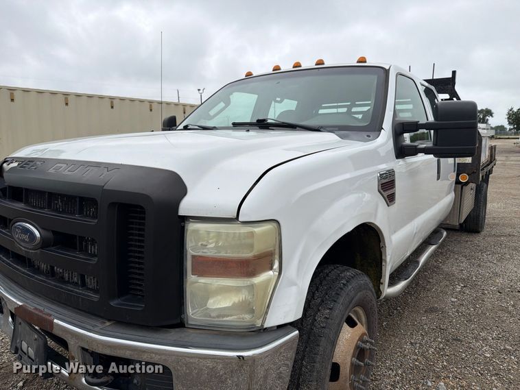 image for item FP3086 2008 Ford F350 Super Duty Crew Cab flatbed pickup truck