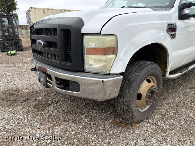 image for item FP3086 2008 Ford F350 Super Duty Crew Cab flatbed pickup truck