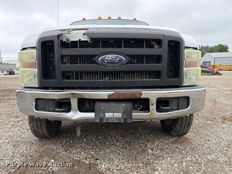 image for item FP3086 2008 Ford F350 Super Duty Crew Cab flatbed pickup truck