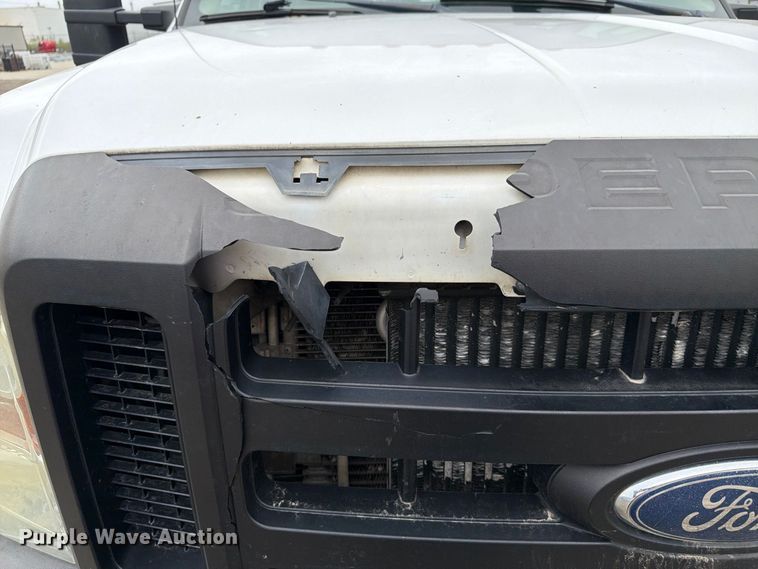 image for item FP3086 2008 Ford F350 Super Duty Crew Cab flatbed pickup truck
