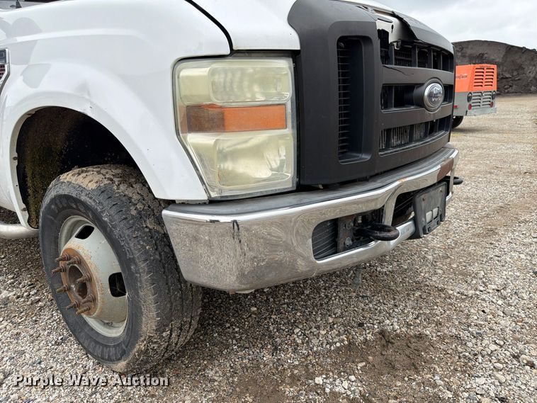 image for item FP3086 2008 Ford F350 Super Duty Crew Cab flatbed pickup truck