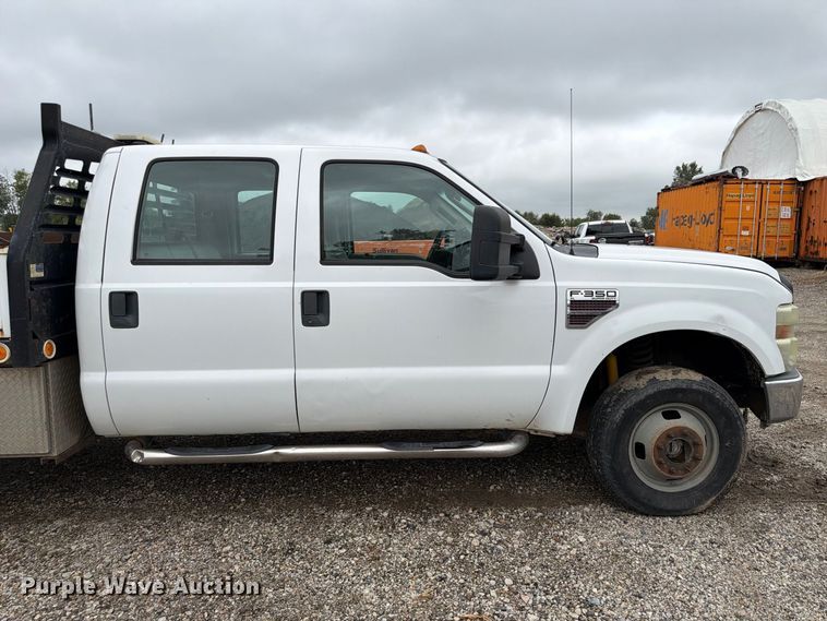 image for item FP3086 2008 Ford F350 Super Duty Crew Cab flatbed pickup truck