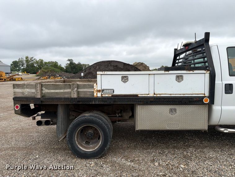 image for item FP3086 2008 Ford F350 Super Duty Crew Cab flatbed pickup truck
