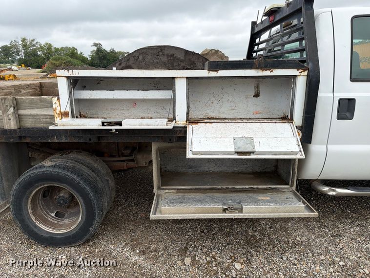 image for item FP3086 2008 Ford F350 Super Duty Crew Cab flatbed pickup truck