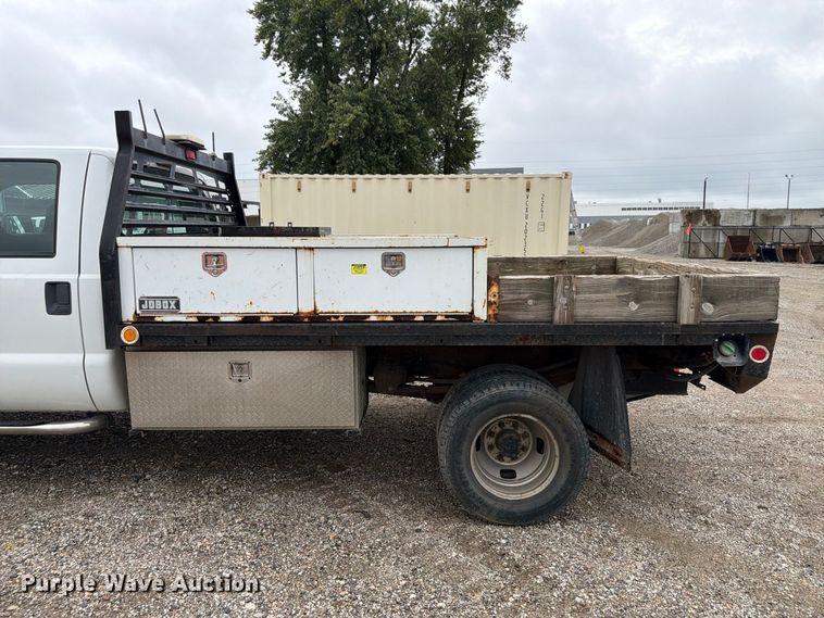 image for item FP3086 2008 Ford F350 Super Duty Crew Cab flatbed pickup truck