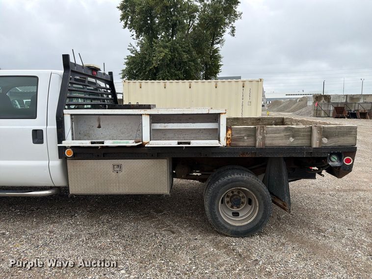 image for item FP3086 2008 Ford F350 Super Duty Crew Cab flatbed pickup truck