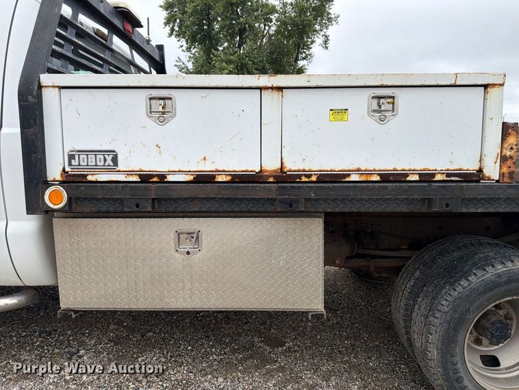 image for item FP3086 2008 Ford F350 Super Duty Crew Cab flatbed pickup truck