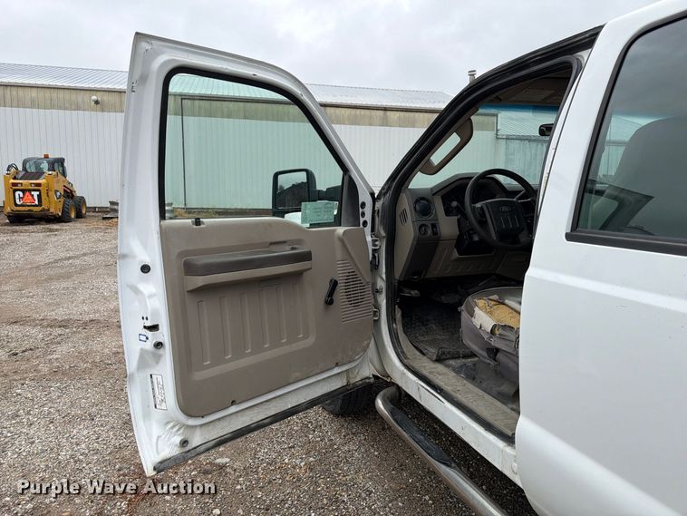 image for item FP3086 2008 Ford F350 Super Duty Crew Cab flatbed pickup truck