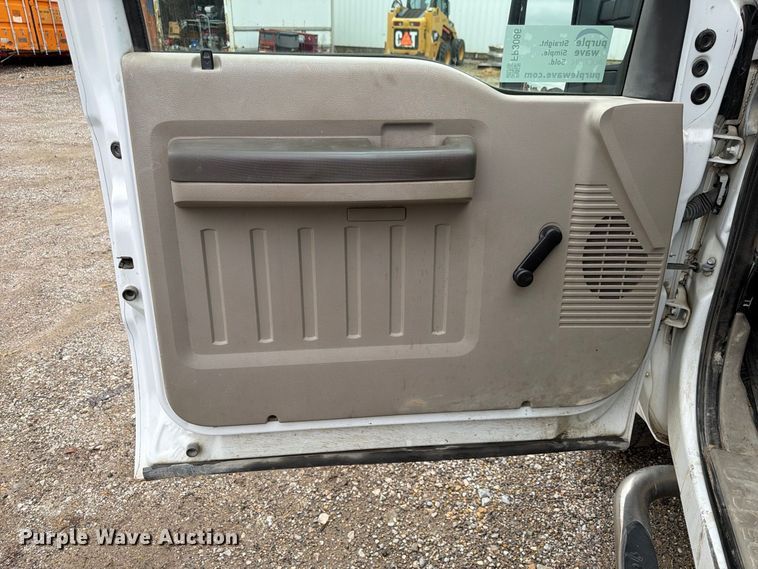 image for item FP3086 2008 Ford F350 Super Duty Crew Cab flatbed pickup truck