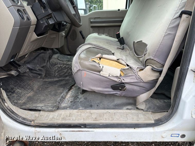 image for item FP3086 2008 Ford F350 Super Duty Crew Cab flatbed pickup truck
