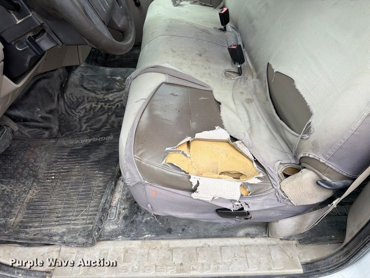 image for item FP3086 2008 Ford F350 Super Duty Crew Cab flatbed pickup truck