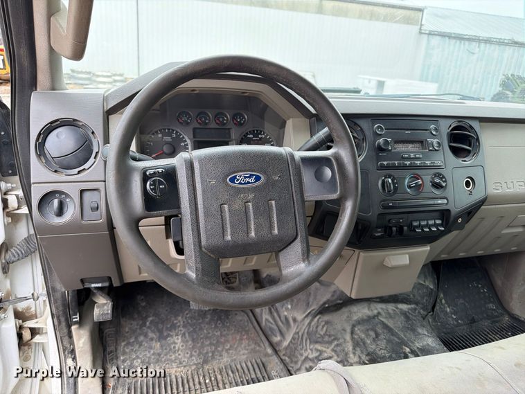 image for item FP3086 2008 Ford F350 Super Duty Crew Cab flatbed pickup truck