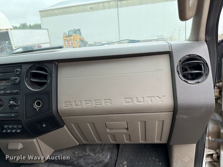 image for item FP3086 2008 Ford F350 Super Duty Crew Cab flatbed pickup truck