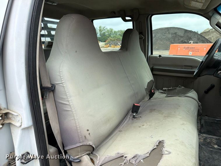image for item FP3086 2008 Ford F350 Super Duty Crew Cab flatbed pickup truck