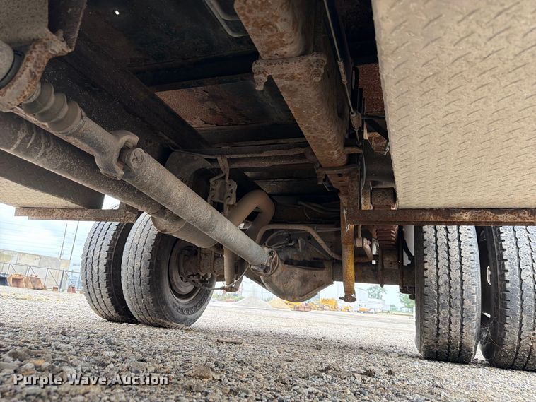 image for item FP3086 2008 Ford F350 Super Duty Crew Cab flatbed pickup truck