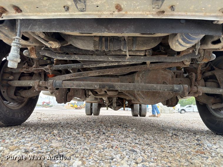 image for item FP3086 2008 Ford F350 Super Duty Crew Cab flatbed pickup truck