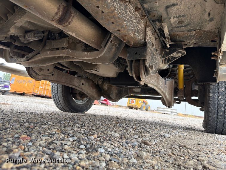 image for item FP3086 2008 Ford F350 Super Duty Crew Cab flatbed pickup truck