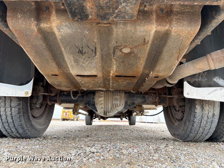 image for item FP3086 2008 Ford F350 Super Duty Crew Cab flatbed pickup truck