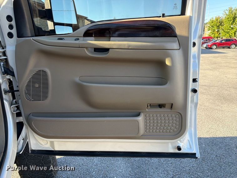 image for item FP3093 2007 Ford F250 Super Duty King Ranch Crew Cab pickup truck