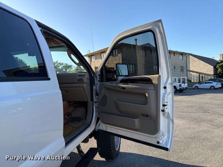 image for item FP3093 2007 Ford F250 Super Duty King Ranch Crew Cab pickup truck