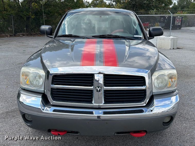 image for item FT3007 2006 Dodge Dakota Crew Cab pickup truck