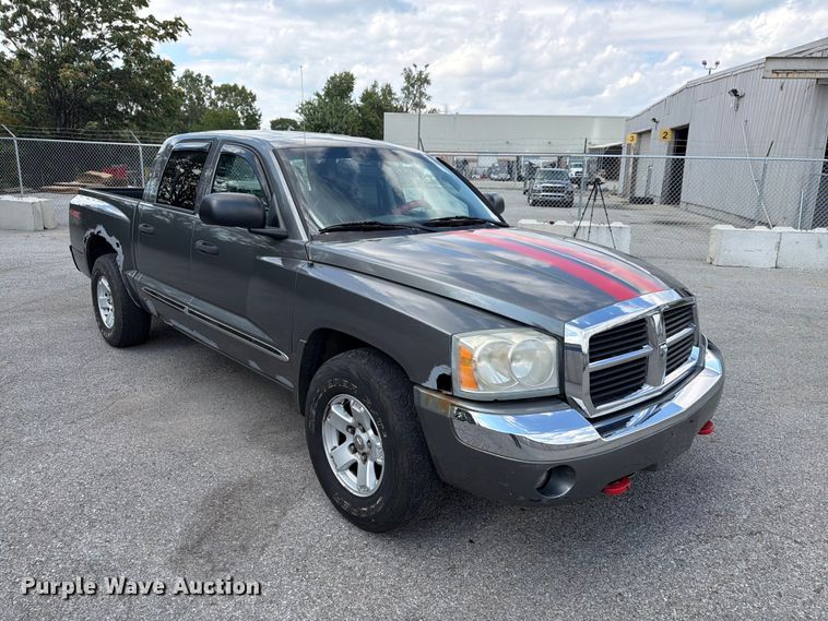 image for item FT3007 2006 Dodge Dakota Crew Cab pickup truck