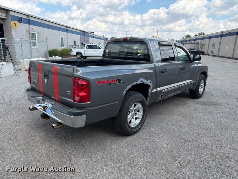 image for item FT3007 2006 Dodge Dakota Crew Cab pickup truck