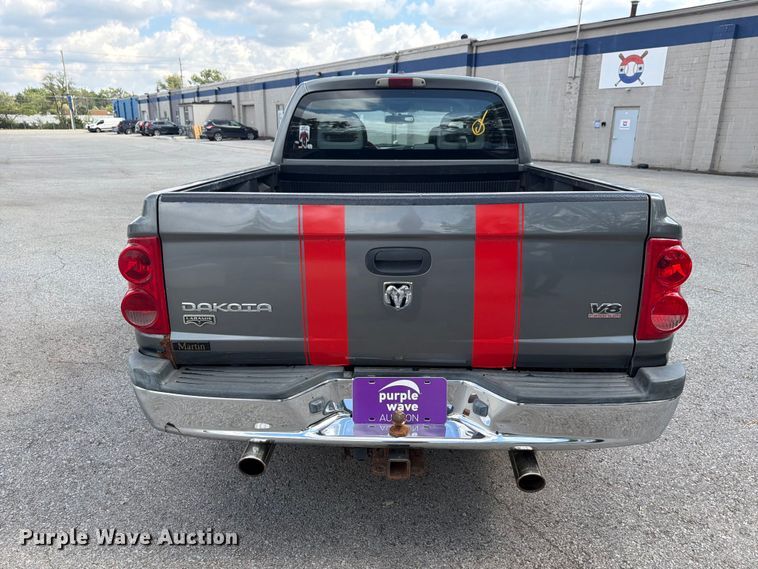 image for item FT3007 2006 Dodge Dakota Crew Cab pickup truck