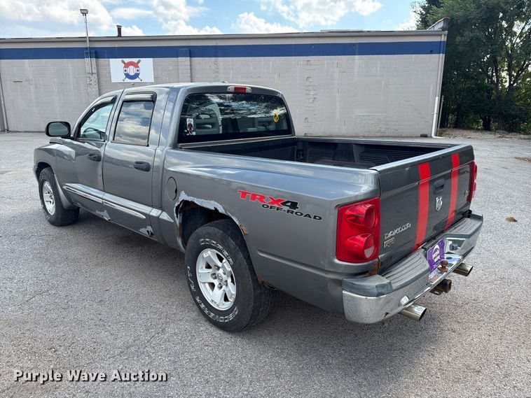 image for item FT3007 2006 Dodge Dakota Crew Cab pickup truck