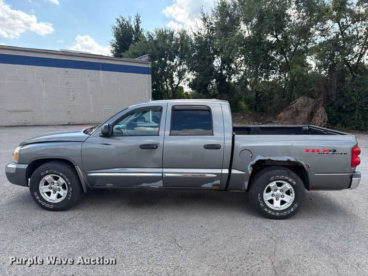 image for item FT3007 2006 Dodge Dakota Crew Cab pickup truck