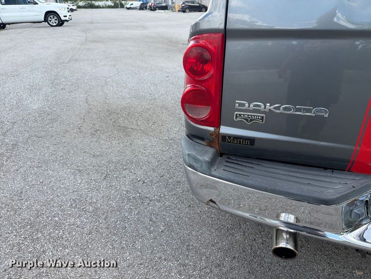 image for item FT3007 2006 Dodge Dakota Crew Cab pickup truck