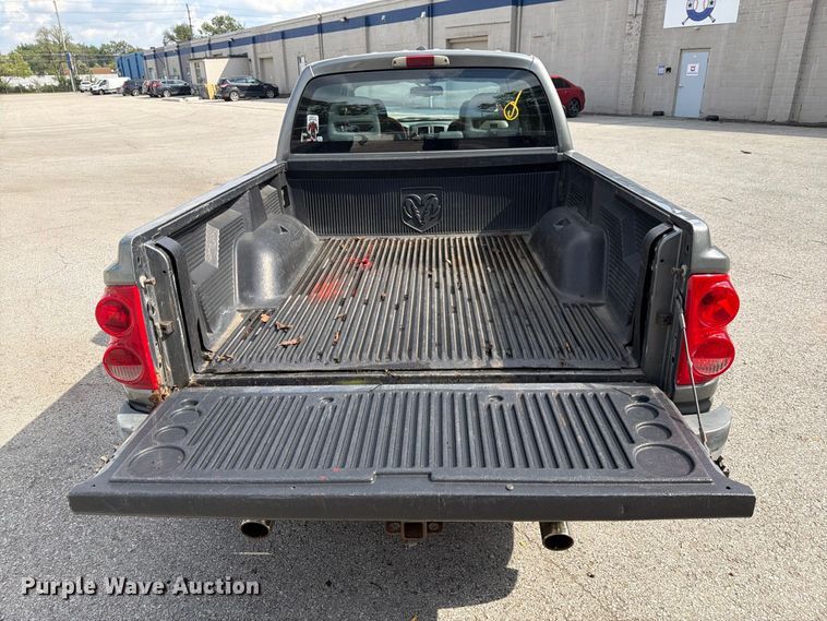 image for item FT3007 2006 Dodge Dakota Crew Cab pickup truck