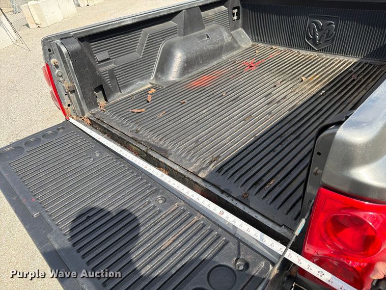 image for item FT3007 2006 Dodge Dakota Crew Cab pickup truck