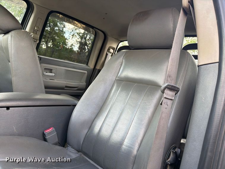image for item FT3007 2006 Dodge Dakota Crew Cab pickup truck