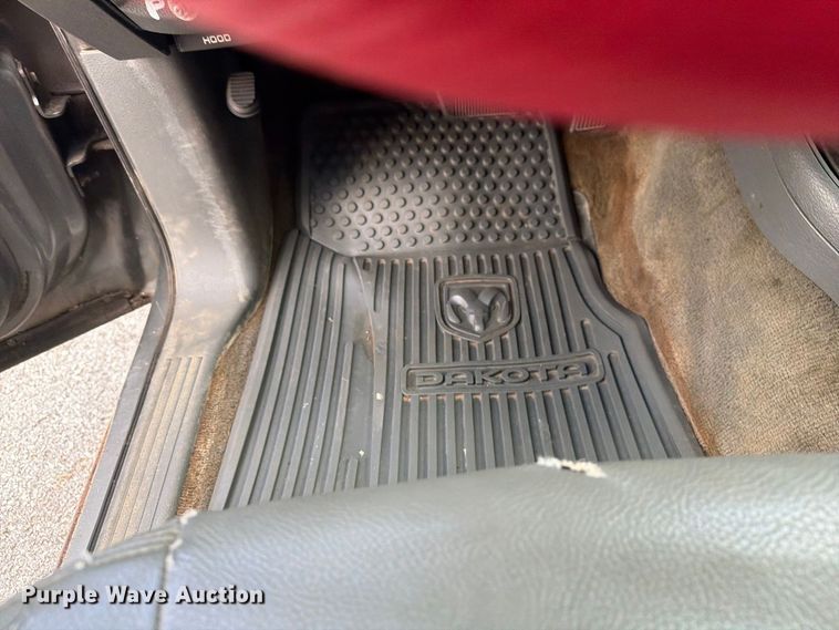 image for item FT3007 2006 Dodge Dakota Crew Cab pickup truck