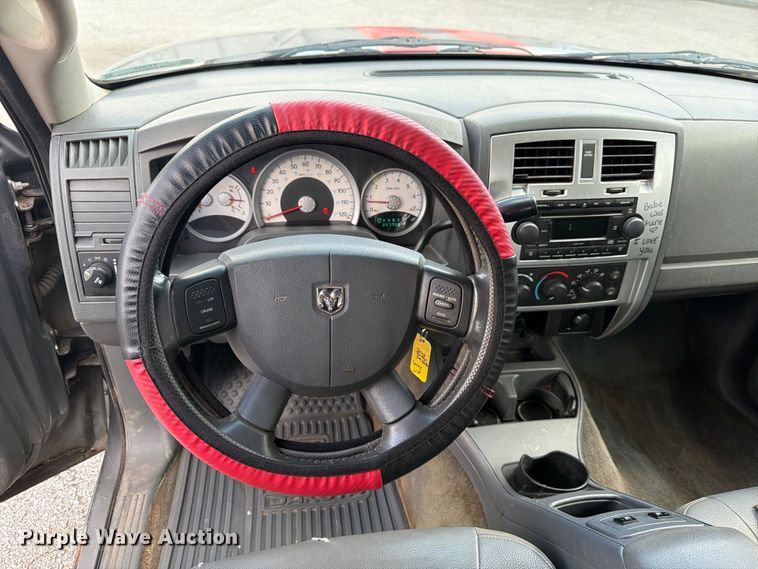 image for item FT3007 2006 Dodge Dakota Crew Cab pickup truck