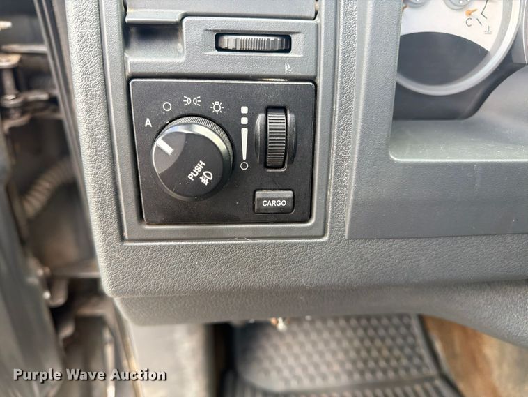 image for item FT3007 2006 Dodge Dakota Crew Cab pickup truck