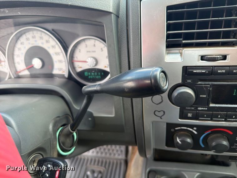 image for item FT3007 2006 Dodge Dakota Crew Cab pickup truck