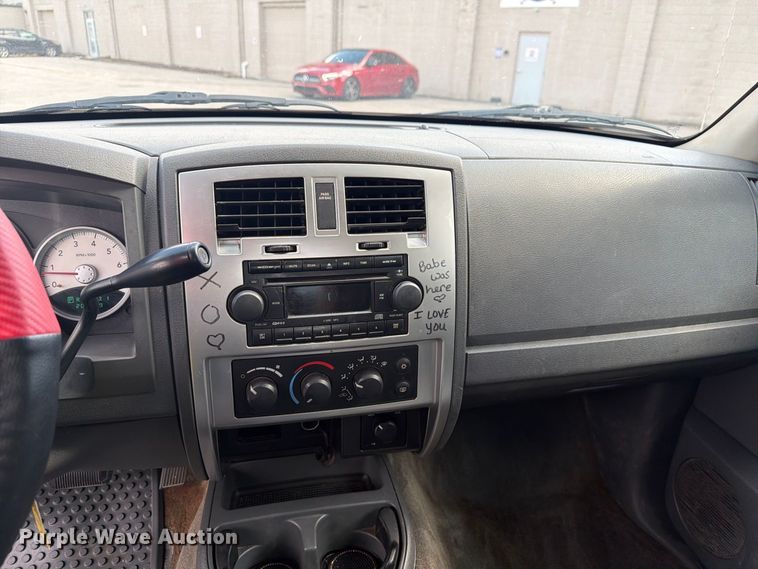 image for item FT3007 2006 Dodge Dakota Crew Cab pickup truck