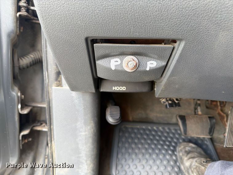 image for item FT3007 2006 Dodge Dakota Crew Cab pickup truck