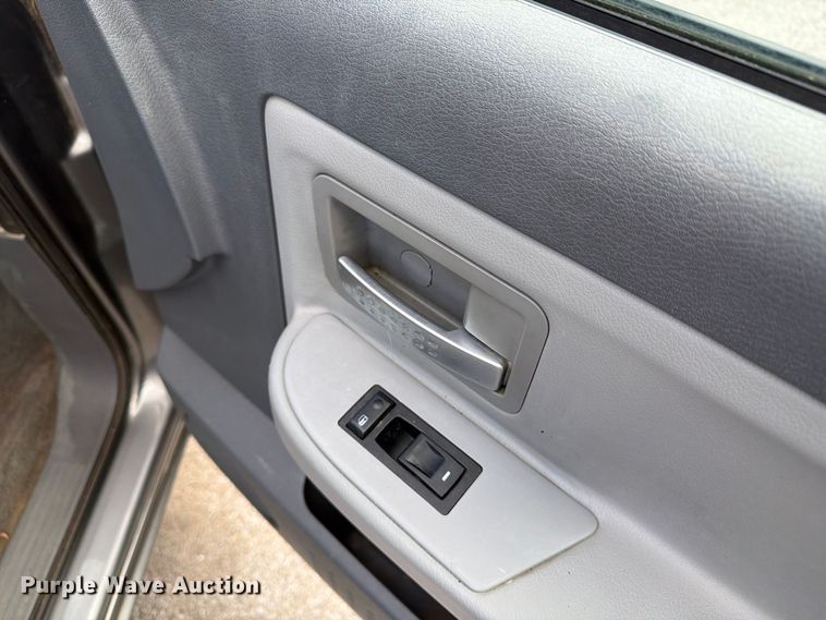 image for item FT3007 2006 Dodge Dakota Crew Cab pickup truck