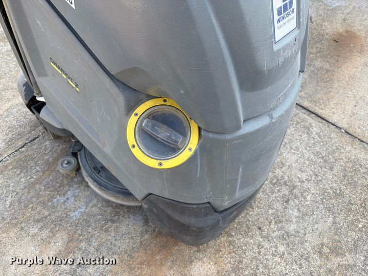 image for item FT6225 Windsor Chariot 2 iScrub 20X floor scrubber
