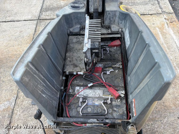 image for item FT6225 Windsor Chariot 2 iScrub 20X floor scrubber